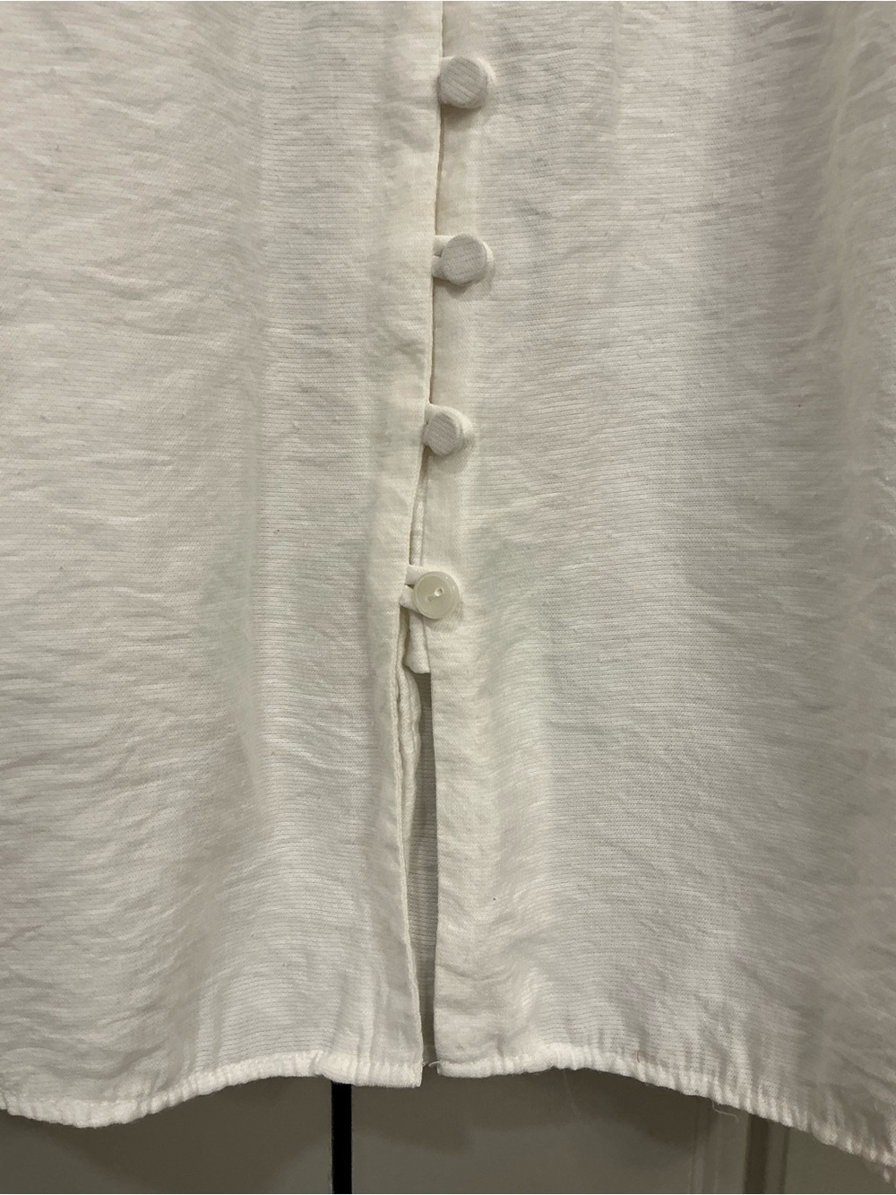 Ann Taylor White Collarless Button-Up Blouse Size Medium Linen Look Like New - Picture 4 of 5